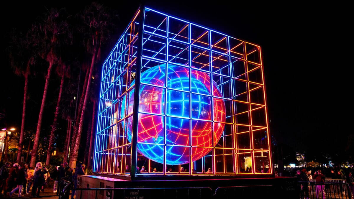 Gravitational-Grid-Sculpture-Lighting-Design-Reelize.Studio-Vivid-Sydney-Lighting-Installation